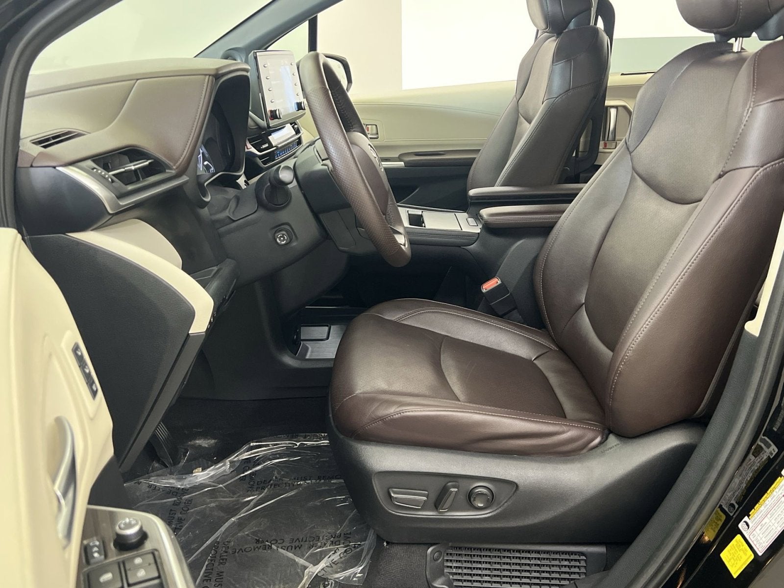 2023 Toyota Sienna Platinum