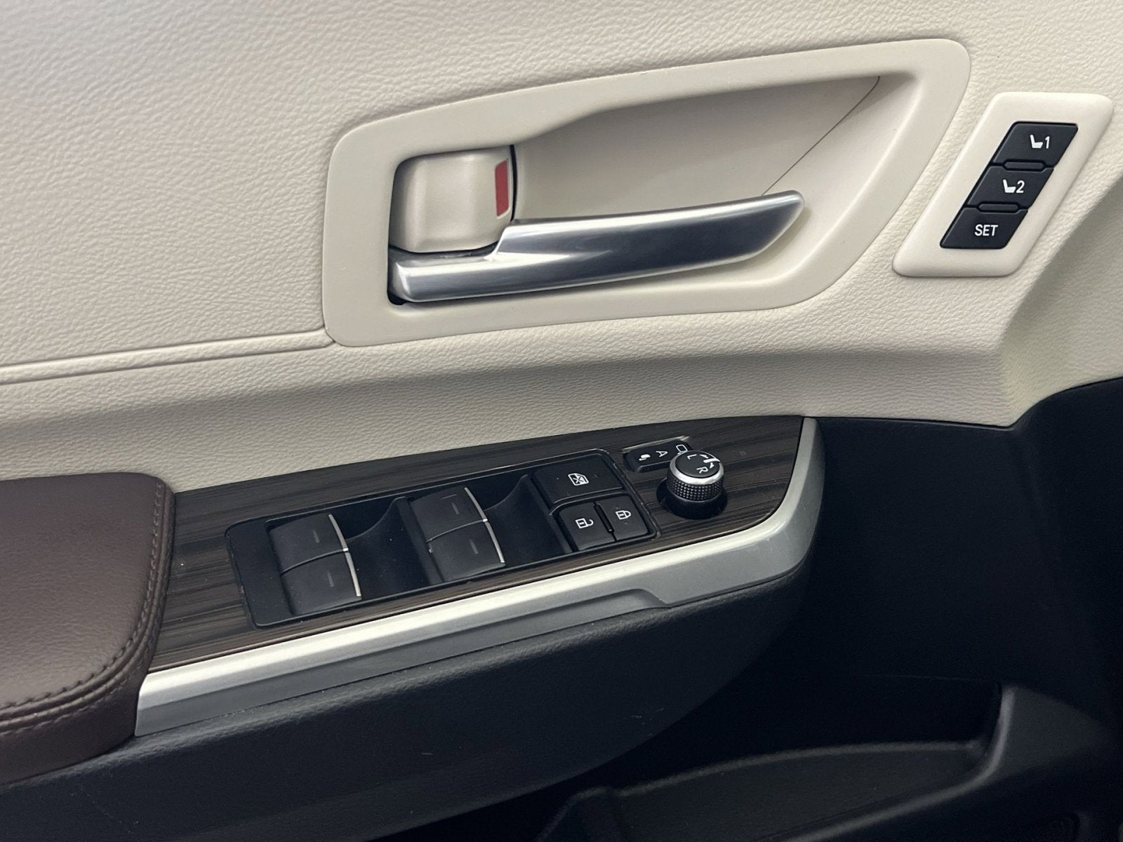 2023 Toyota Sienna Platinum