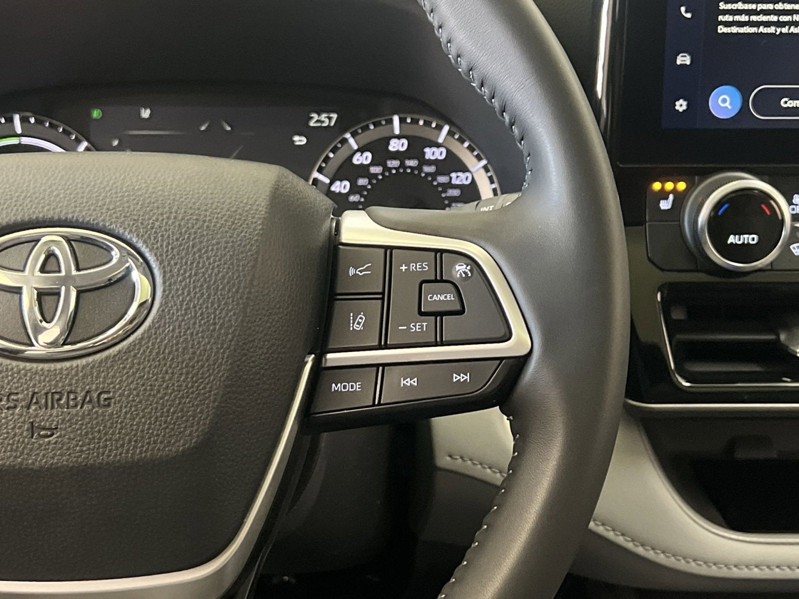 2024 Toyota Highlander Hybrid XLE