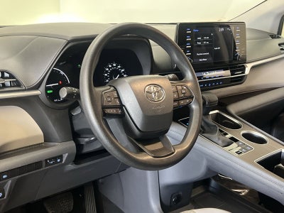 2024 Toyota Sienna LE