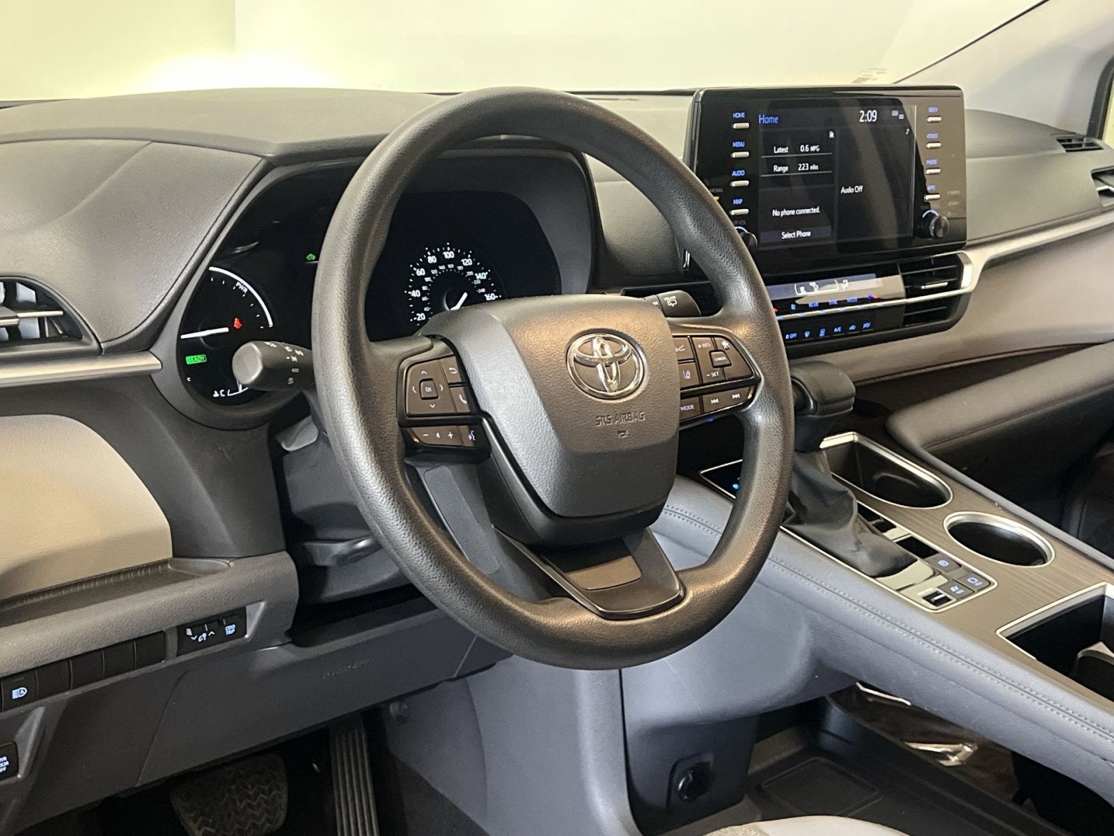 2024 Toyota Sienna LE