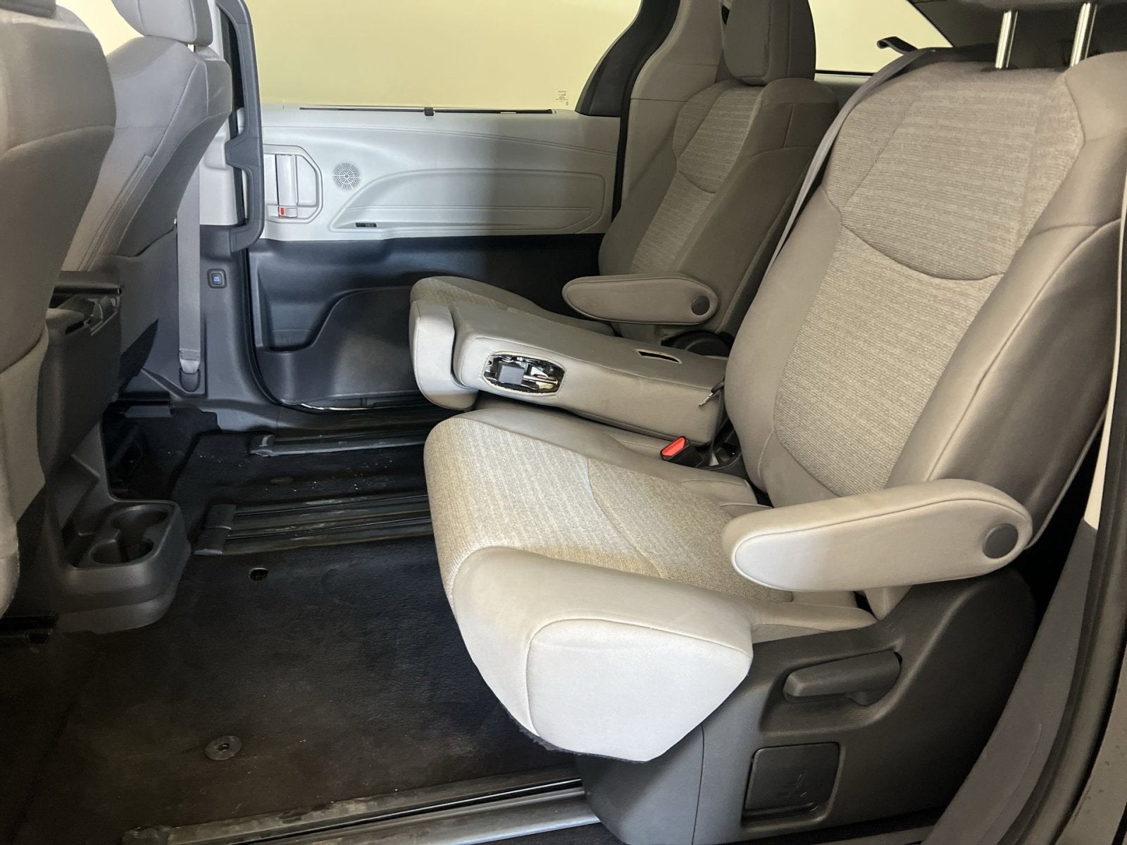 2024 Toyota Sienna LE