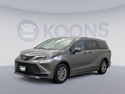 2024 Toyota Sienna LE
