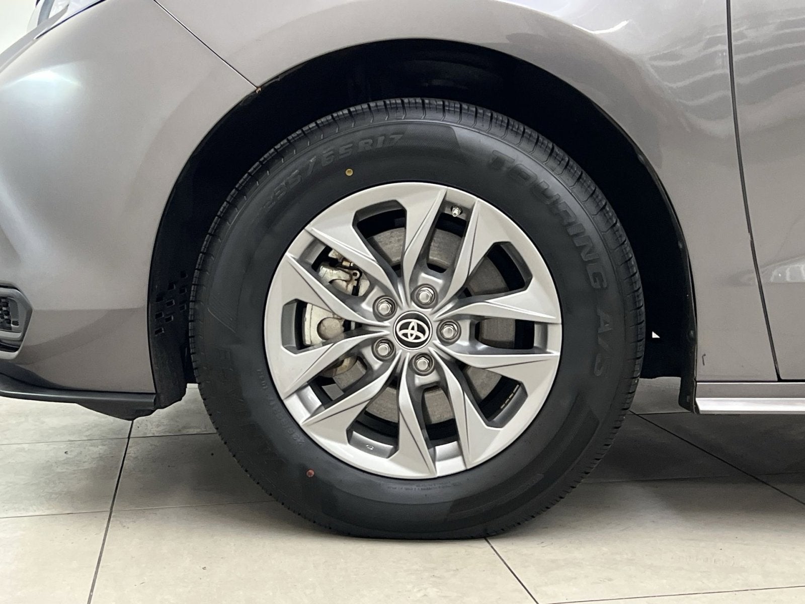 2024 Toyota Sienna LE