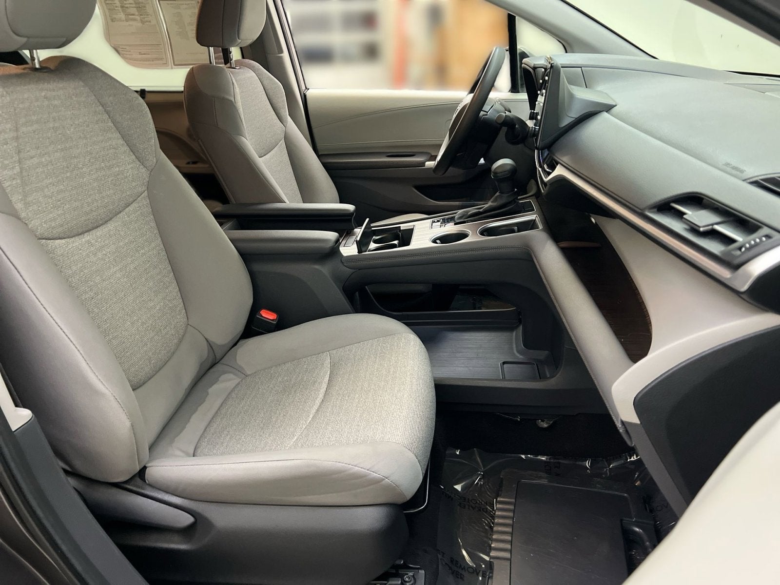 2024 Toyota Sienna LE