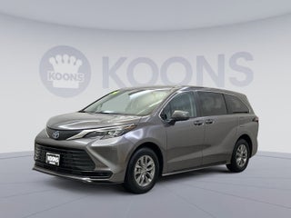 2024 Toyota Sienna LE