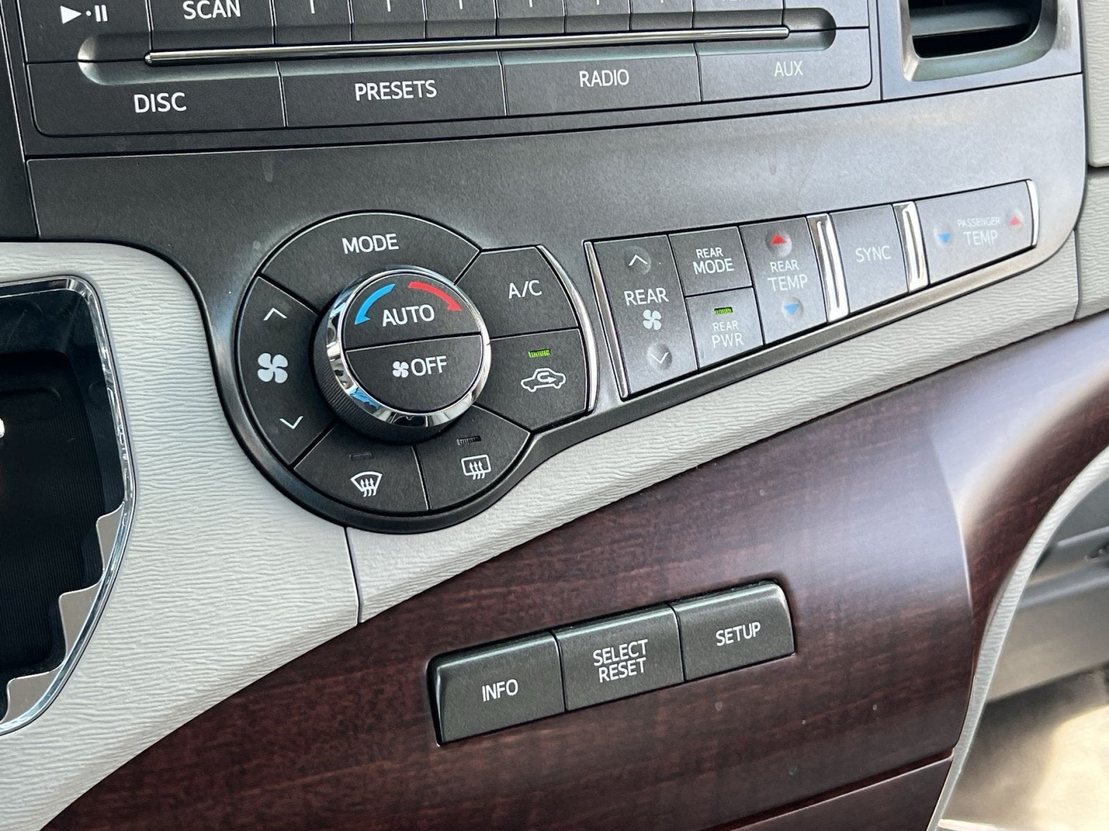 2011 Toyota Sienna XLE