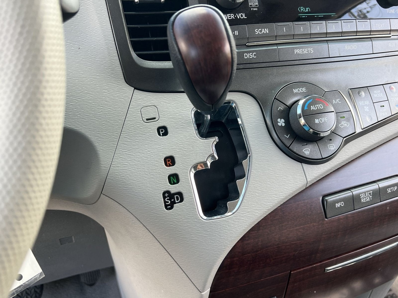 2011 Toyota Sienna XLE