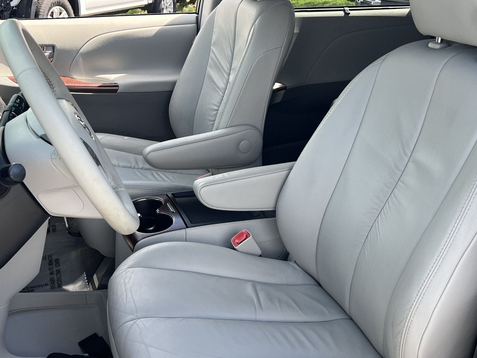 2011 Toyota Sienna XLE
