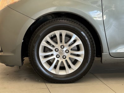 2013 Toyota Sienna XLE