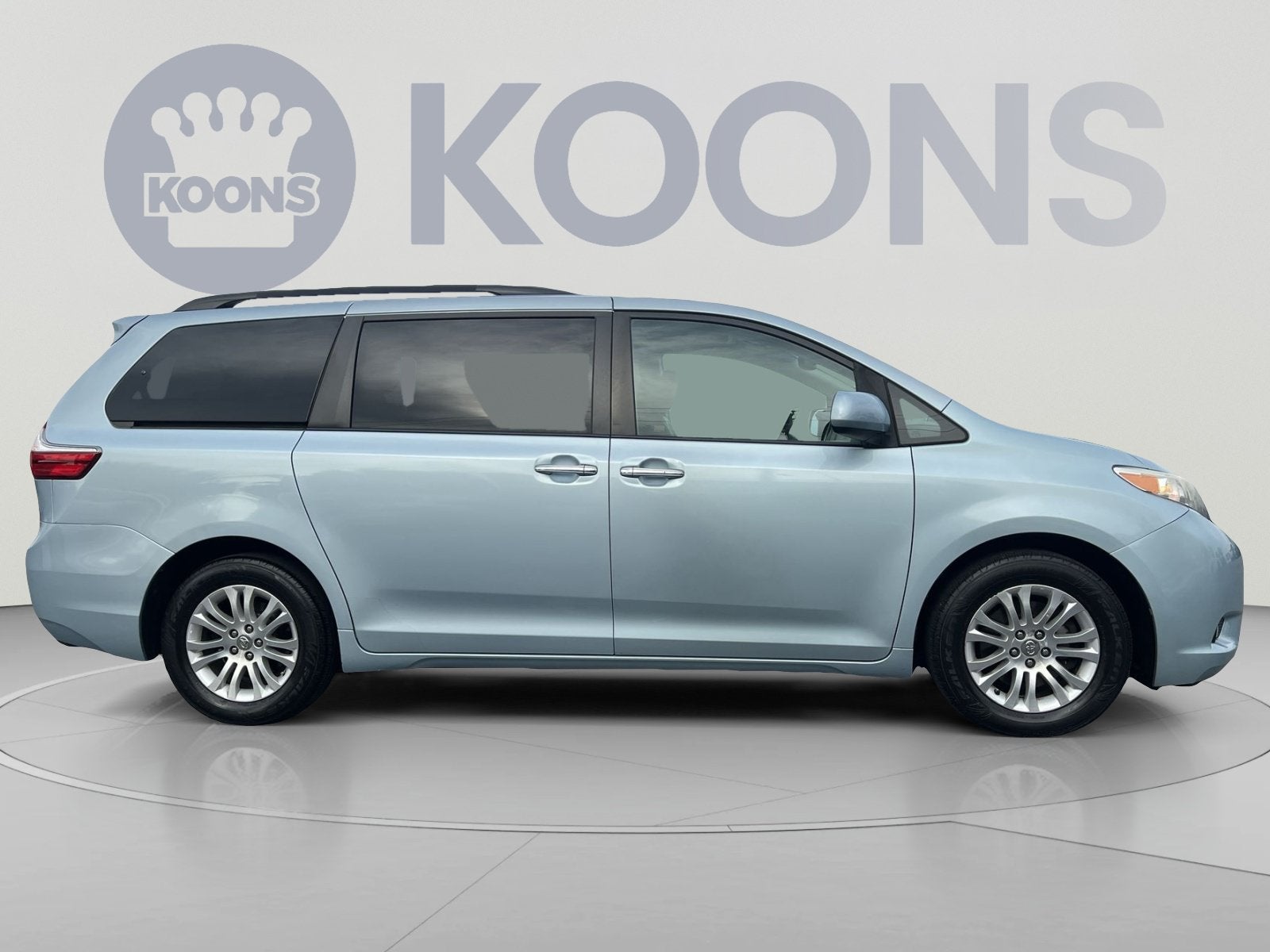 2017 Toyota Sienna XLE