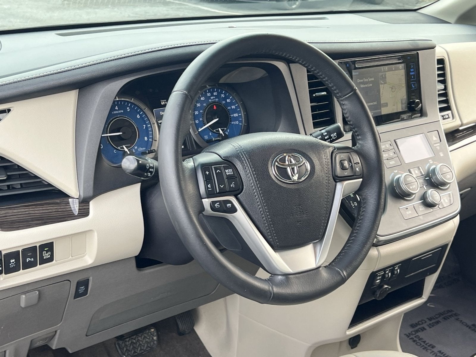 2017 Toyota Sienna XLE