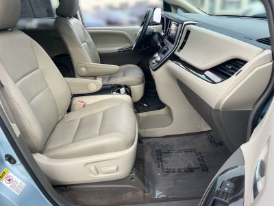 2017 Toyota Sienna XLE