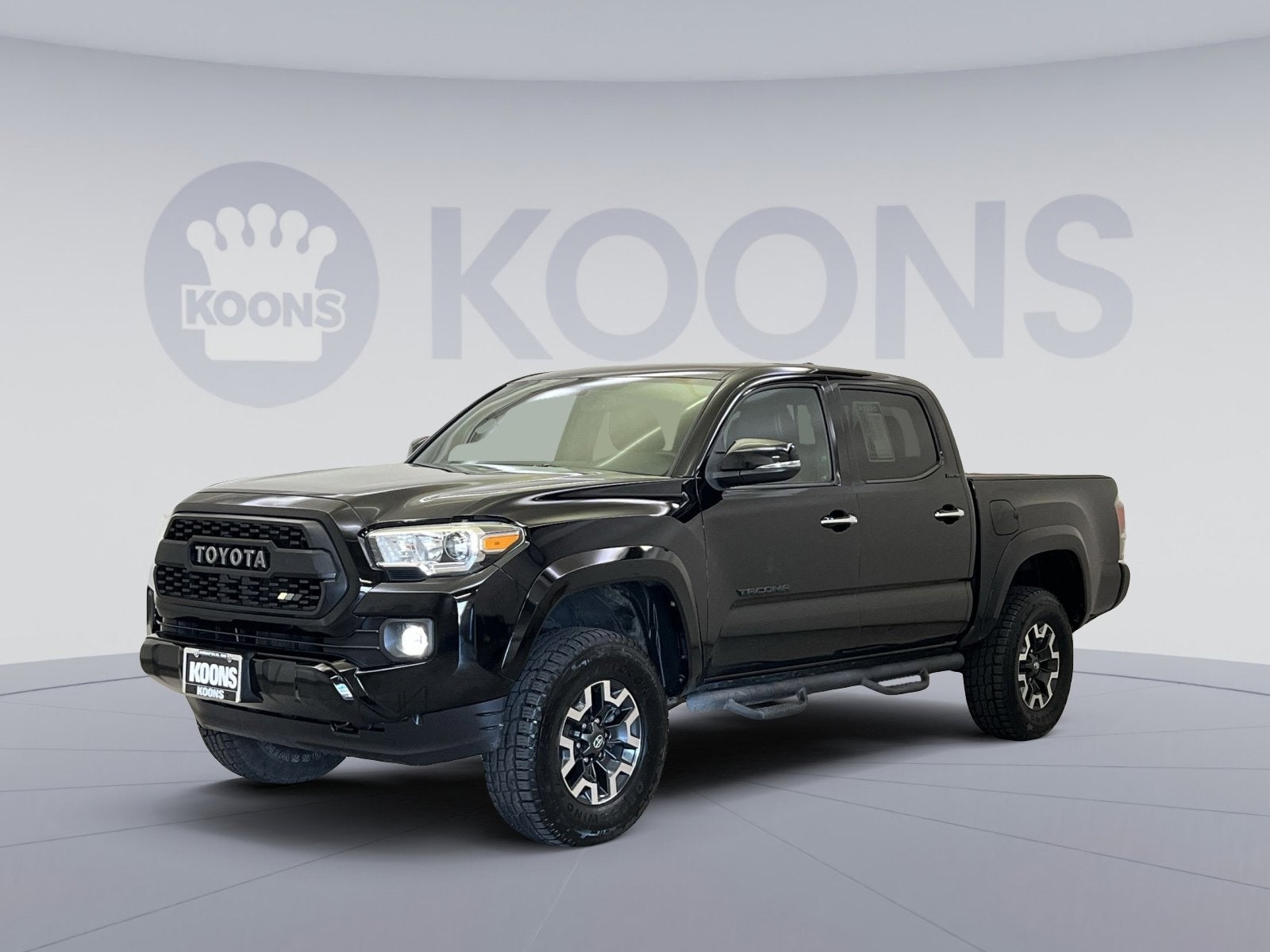 2017 Toyota Tacoma Limited Double Cab 4x4 V6 Auto Short Bed's photo