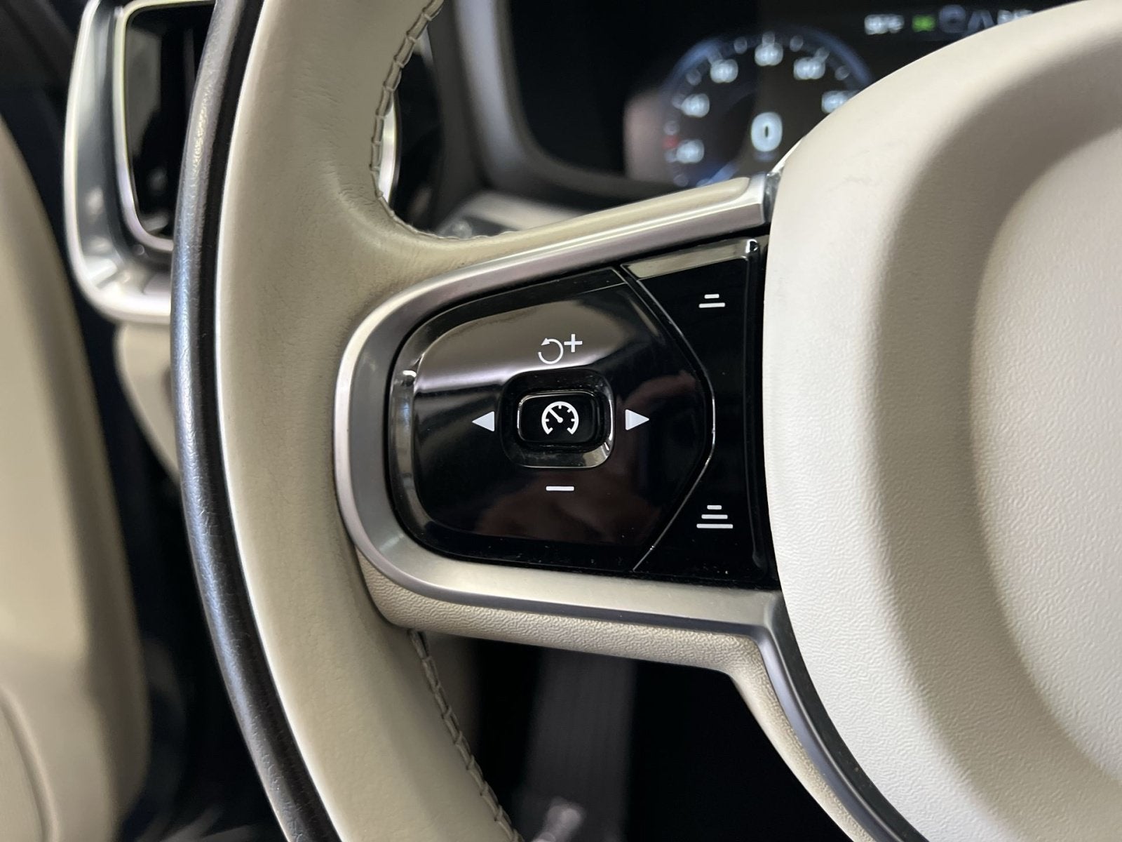 2020 Volvo S60 T5 Momentum
