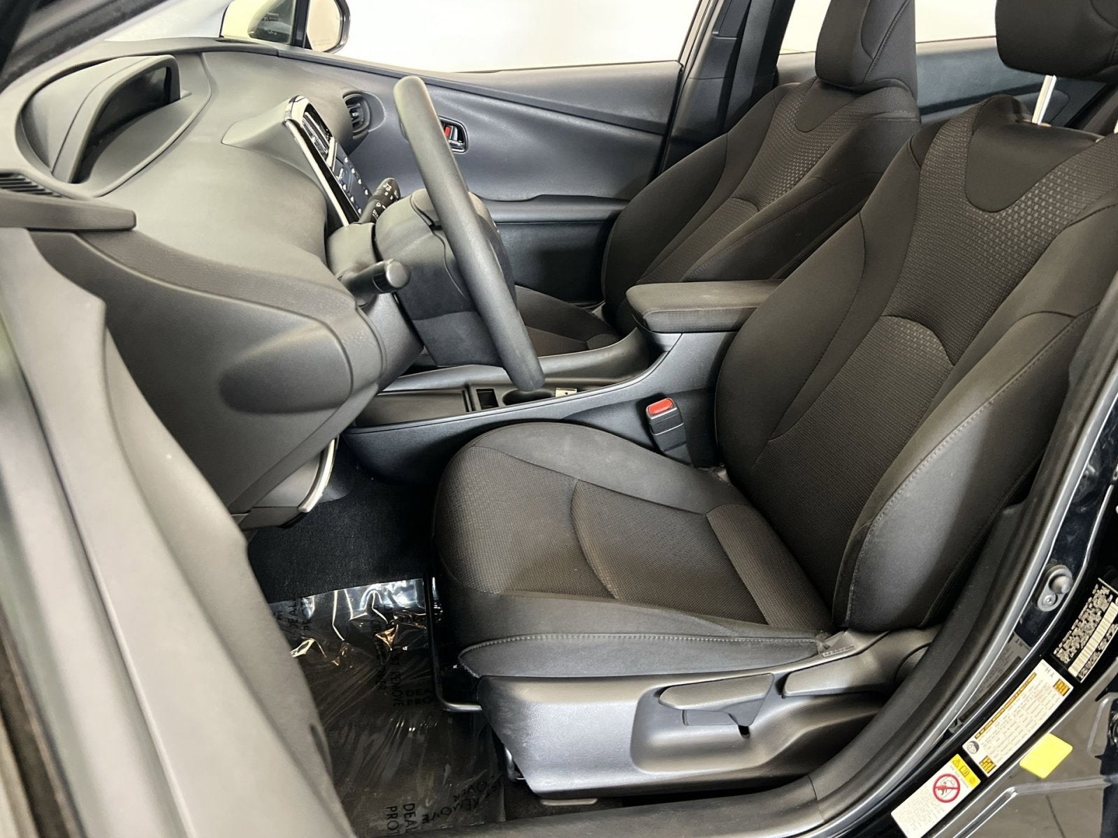 2022 Toyota Prius LE