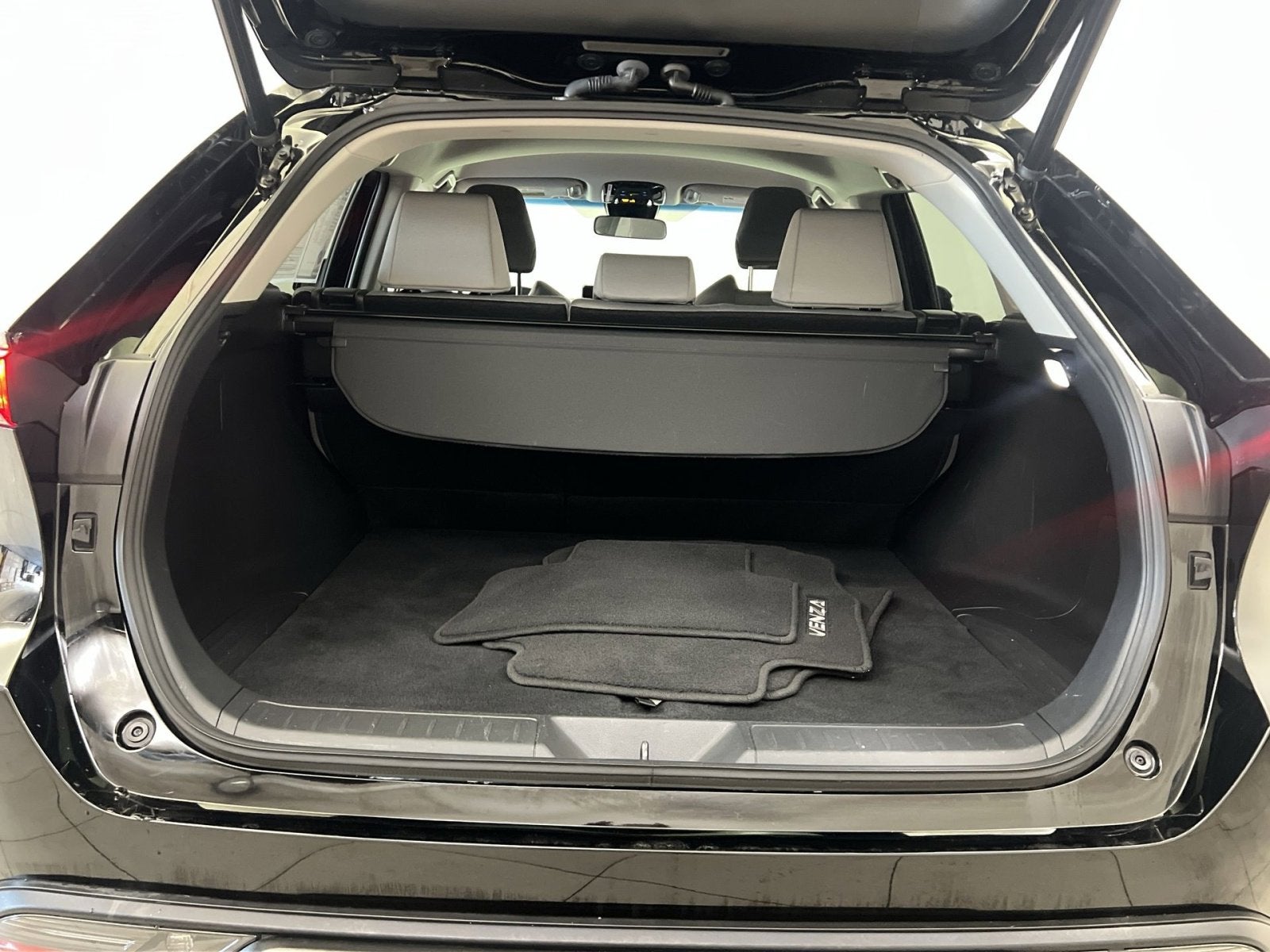 2022 Toyota Venza LE