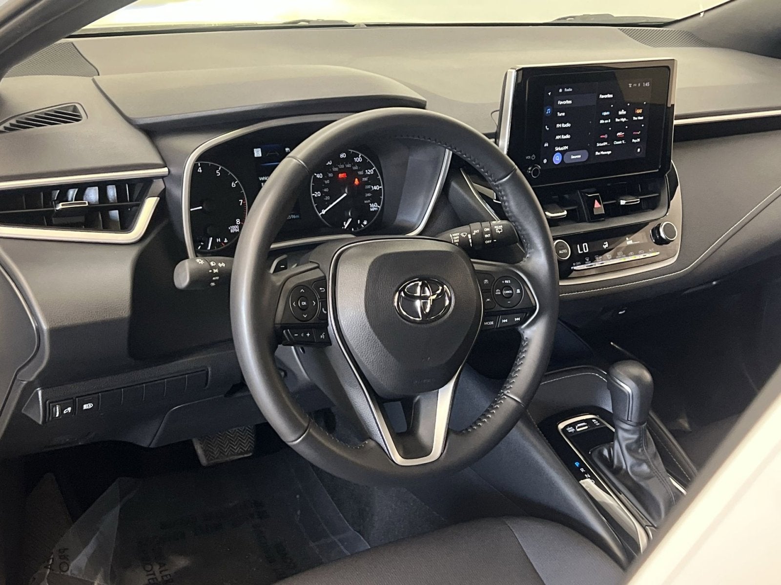 2025 Toyota Corolla Hatchback SE