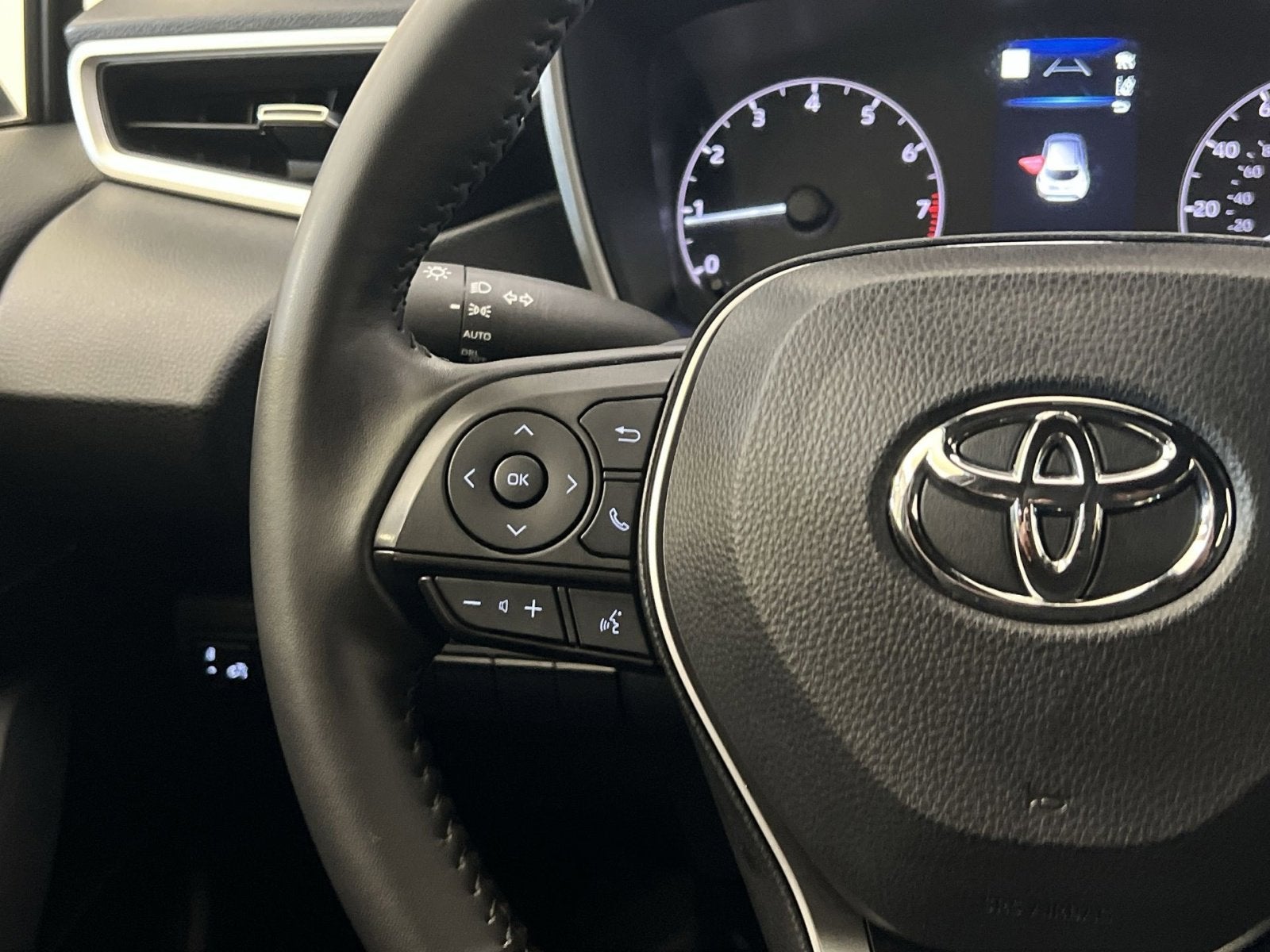 2025 Toyota Corolla Hatchback SE