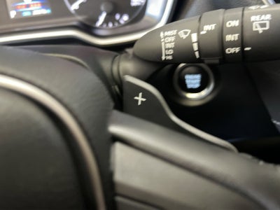 2025 Toyota Corolla Hatchback SE