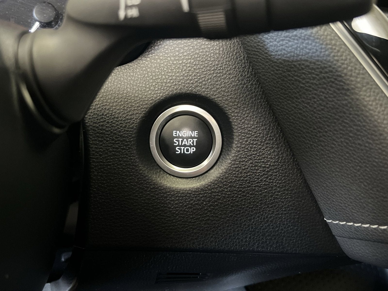 2025 Toyota Corolla Hatchback SE