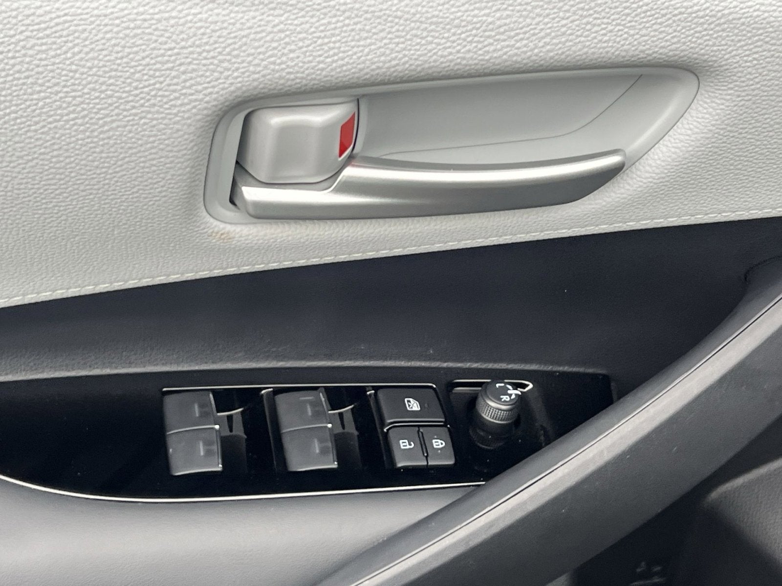 2025 Toyota Corolla Hatchback SE