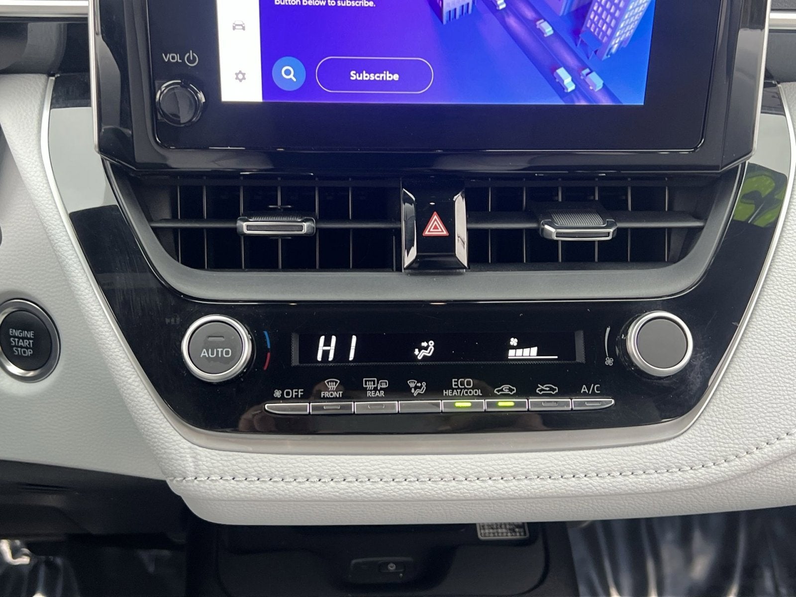 2025 Toyota Corolla Hatchback SE