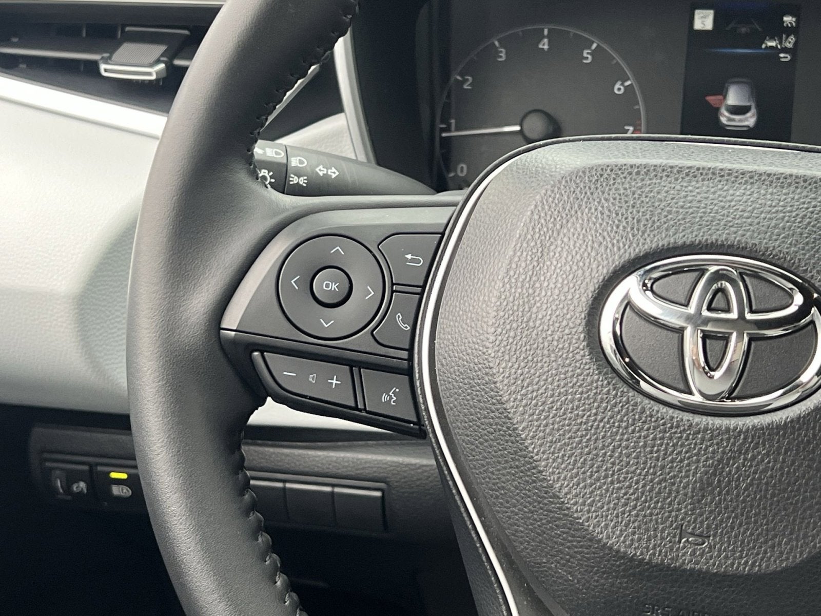 2025 Toyota Corolla Hatchback SE