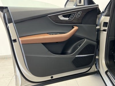 2020 Audi Q8 55 Premium Plus