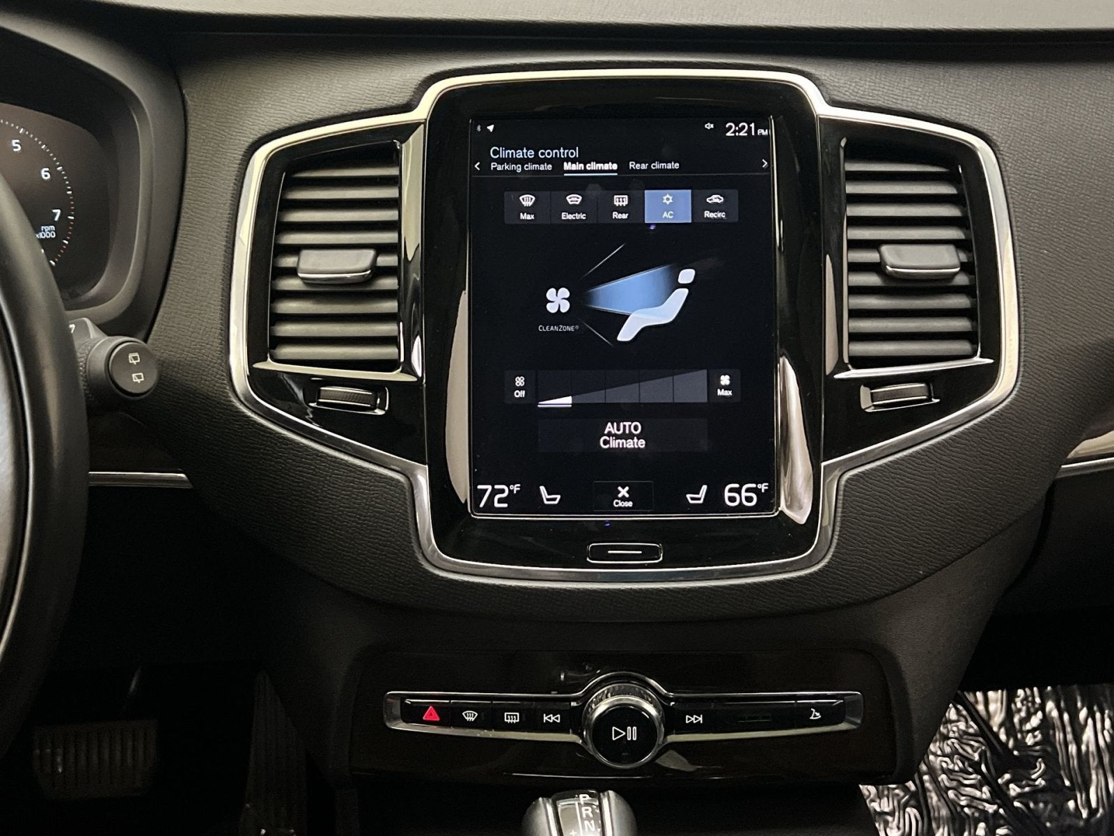 2017 Volvo XC90 T6 Momentum