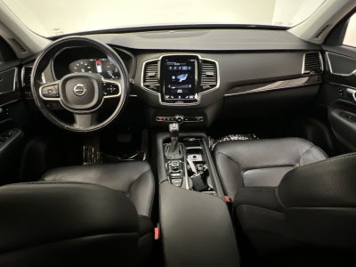 2017 Volvo XC90 T6 Momentum