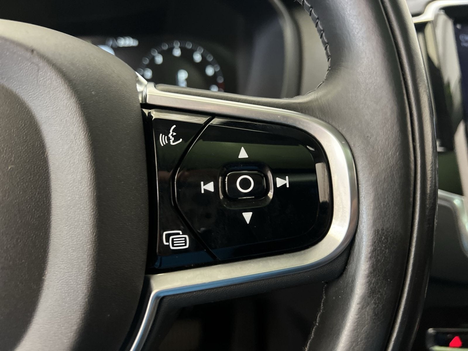 2017 Volvo XC90 T6 Momentum