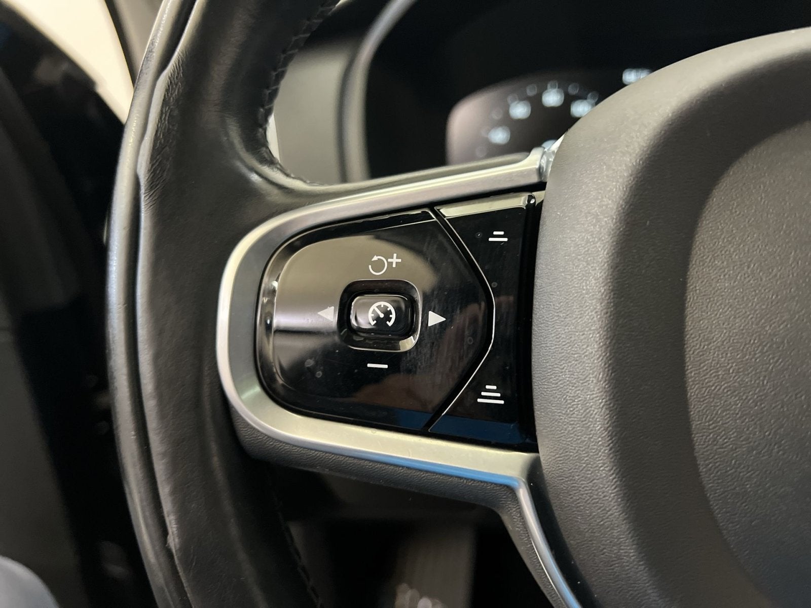 2017 Volvo XC90 T6 Momentum