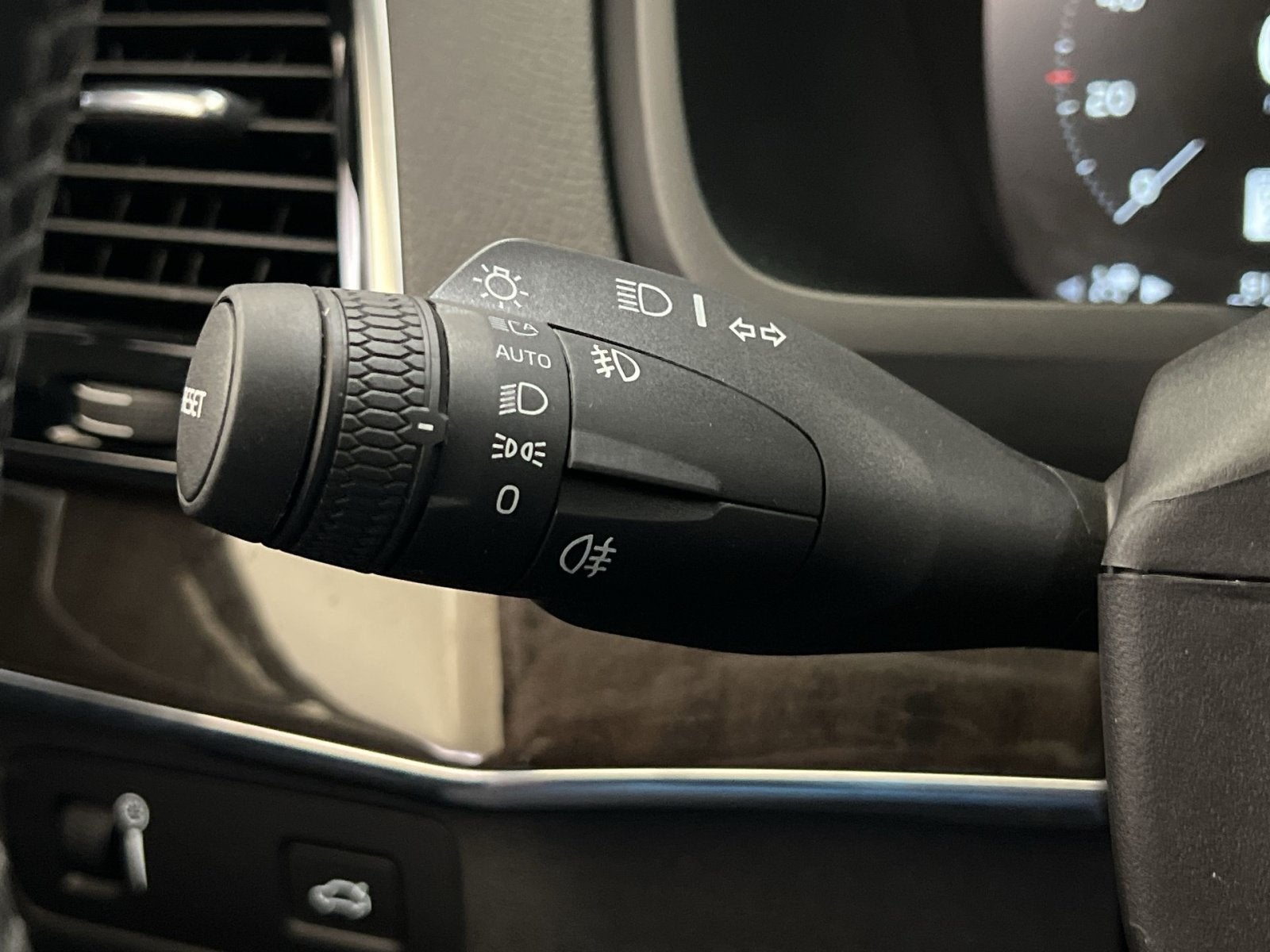 2017 Volvo XC90 T6 Momentum