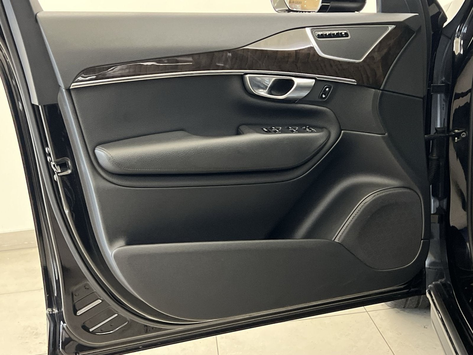 2017 Volvo XC90 T6 Momentum