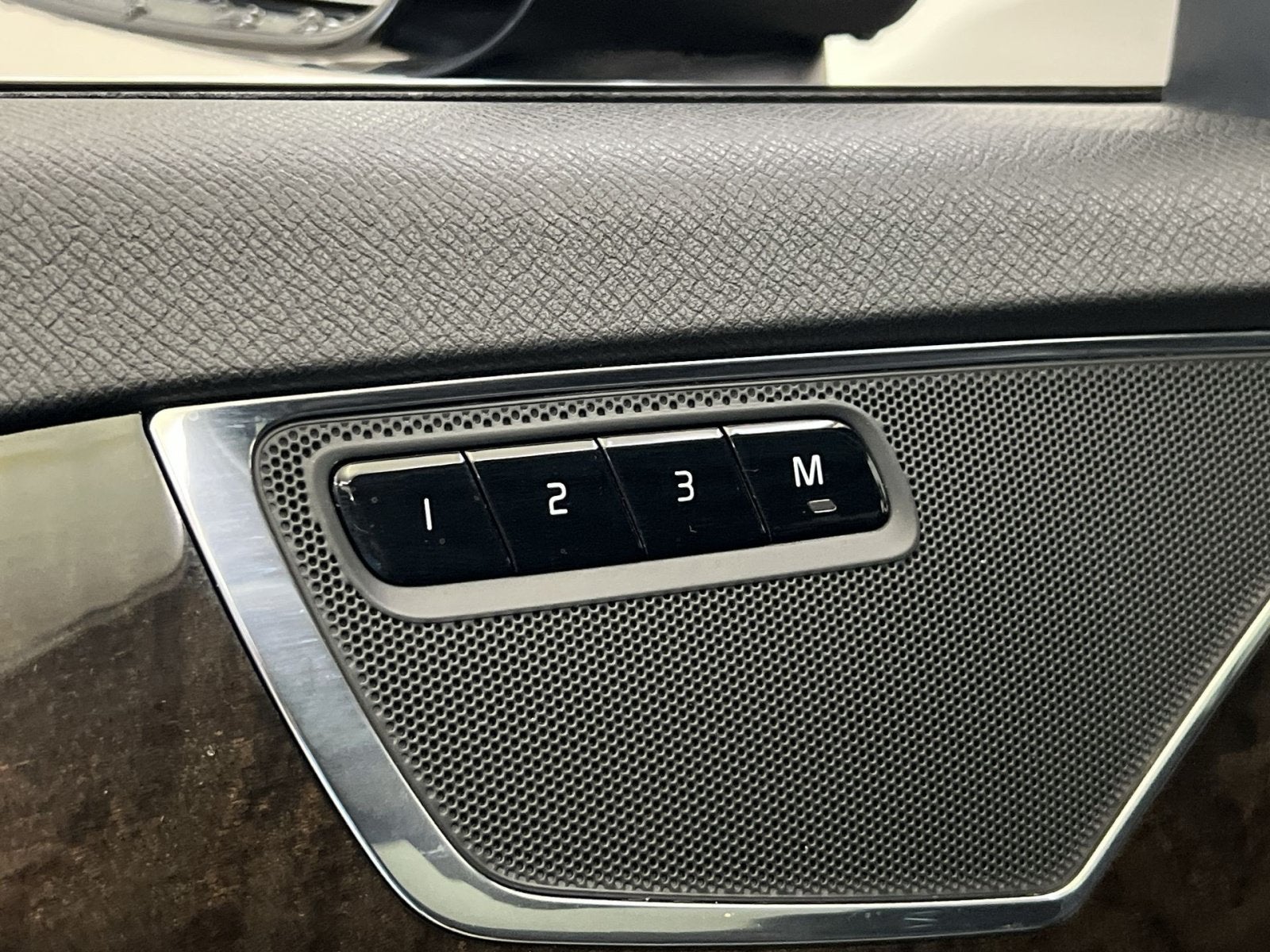 2017 Volvo XC90 T6 Momentum