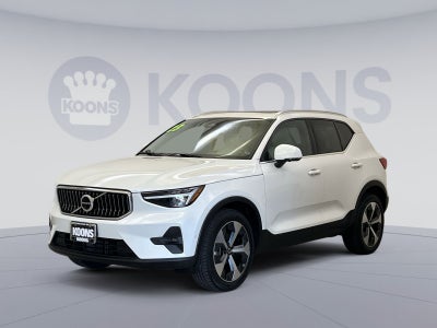 2023 Volvo XC40 B5 Plus Bright Theme