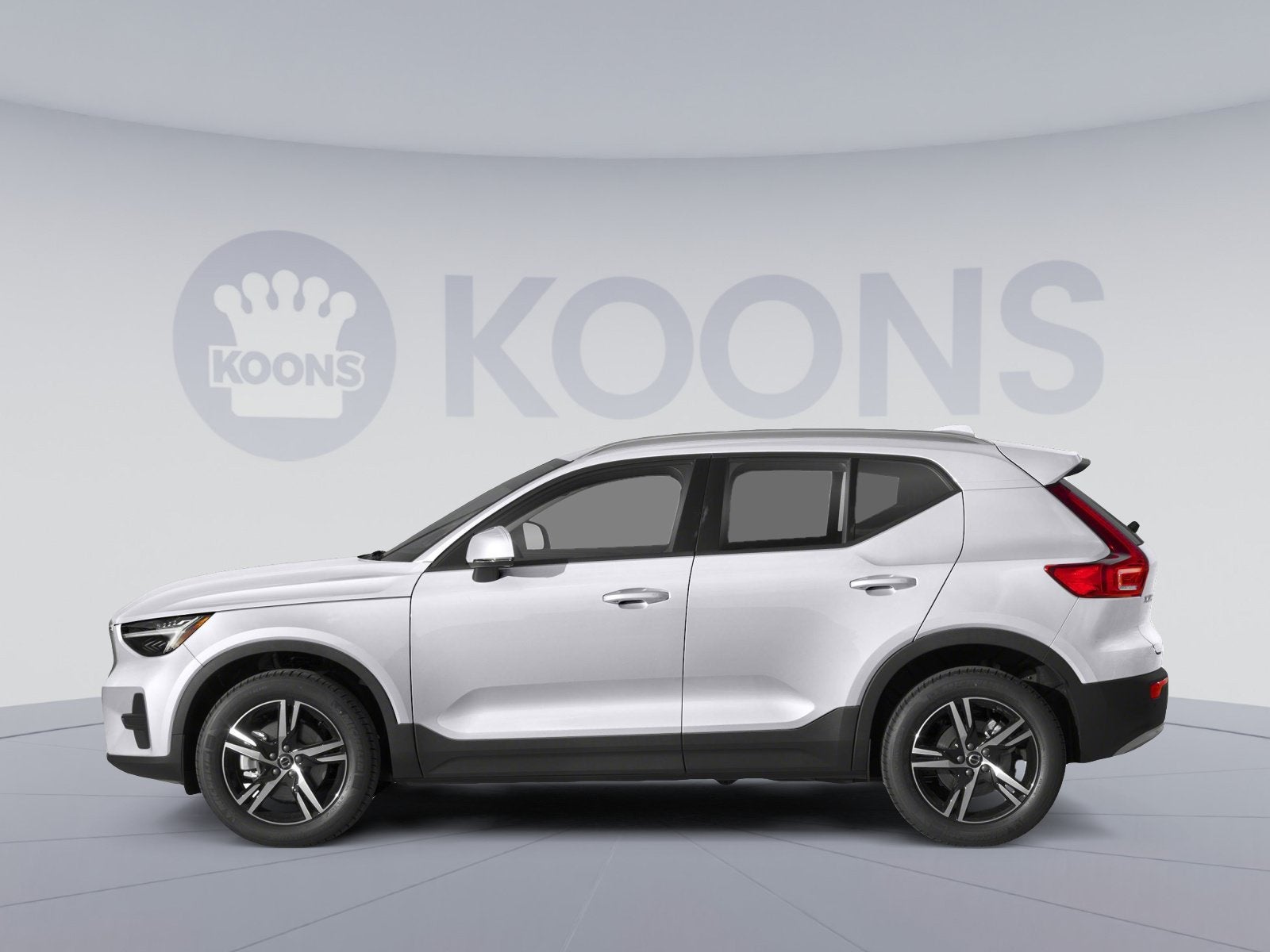 2023 Volvo XC40 B5 Plus Bright Theme