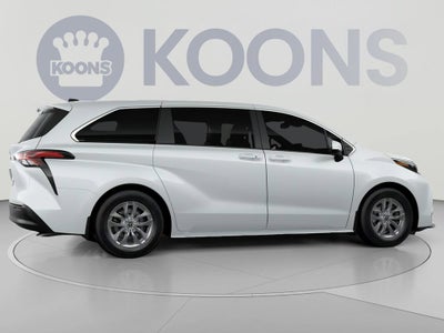 2026 Toyota Sienna LE